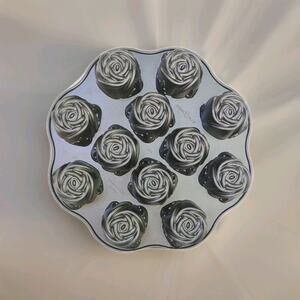 Nordic Ware Sweetheart Rose Mini Bundt/Cup Cake Pan Romance Love 12 Roses USA